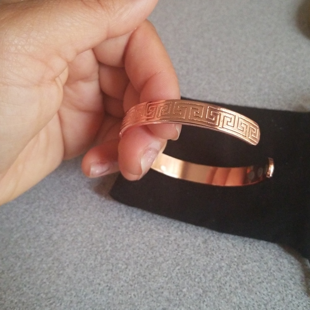 Magnite cuff